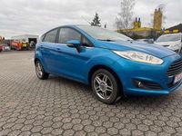 Gebraucht Ford Fiesta Titanium 125 PS (91 kW) 2014 Arubablau metallic Kleinwagen