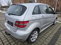 Gebraucht Mercedes B180 109 PS (80 kW) 2009 Silber Van / Kleinbus