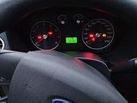 Gebraucht Ford Focus Trend 101 PS (74 kW) 2005 Silber Limousine