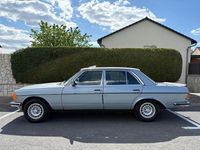 Gebraucht Mercedes E280 185 PS (136 kW) 1980 Silber Limousine