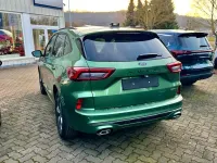Neu Ford Kuga ST-Line 152 PS (111 kW) 2025 Bursting green SUV