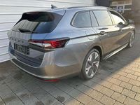 Neu Skoda Superb SportLine 265 PS (194 kW) 2025 Graphite grau metallic Kombi