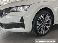 Gebraucht Skoda Octavia Selection 150 PS (110 kW) 2024 Moonweiß perleffekt Kombi