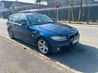 Gebraucht BMW 320 184 PS (135 kW) 2011 Blau Kombi