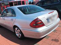 Gebraucht Mercedes E220 150 PS (110 kW) 2002 Silber Limousine