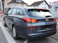 Gebraucht Hyundai i30 101 PS (74 kW) 2018 Grau Kombi