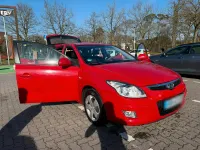 Gebraucht Hyundai i30 127 PS (93 kW) 2010 Rot Limousine