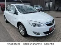 Gebraucht Opel Astra Design Edition 116 PS (85 kW) 2011 Schneeweiss/olympic/summit whi Limousine