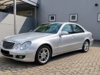 Usado Mercedes E200 136 CV (100 kW) 2009 Plateado Berlina