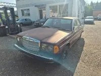 Gebraucht Mercedes 240 72 PS (52 kW) 1983 Rot Limousine