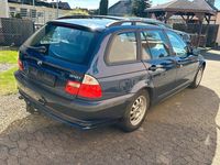 Gebraucht BMW 318 143 PS (105 kW) 2004 Blau Kombi