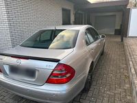Second-hand Mercedes E220 150 CP (110 kW) 2002 Argintiu Berlinǎ