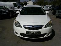 Gebraucht Opel Astra Design Edition 110 PS (80 kW) 2012 Schneeweiss/summitwhite/arctic Kombi