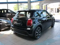 Gebraucht Mini Cooper Essential 136 PS (100 kW) 2023 Midnight black met. Kleinwagen
