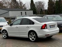 gebraucht Volvo S40 Lim. 2.0 D Aut. *MOMENTUM*XENON*KEYLESS*NAVI