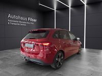 Gebraucht Mercedes B180 Progressive 136 PS (100 kW) 2024 Rot Van / Kleinbus