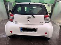 Gebraucht Toyota iQ Basis 90 PS (66 kW) 2009 White crystal shine Kleinwagen