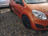 Używany Renault Twingo Authentique 58 KM (42 kW) 2009 Pomarańczowy Hatchback