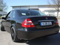 Second-hand Mercedes E200 Classic 122 CP (89 kW) 2005 Negru Berlinǎ
