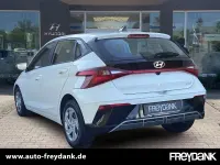 Gebraucht Hyundai i20 Select 101 PS (74 kW) 2025 Atlas white Kleinwagen