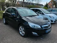 Usata Opel Astra 110 CV (80 kW) 2010 Nero Utilitaria