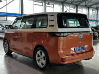 Gebraucht VW ID. Buzz Pro 150 kW (204 PS) 2024 Orange orange + weiß (metallic) Van / Kleinbus