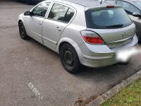 Usado Opel Astra 105 HP (77 kW) 2007 Prateado Sedan