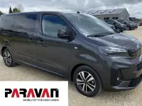 Neu Peugeot Traveller Allure 177 PS (130 kW) 2025 Titanium grau Van / Kleinbus