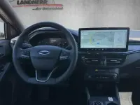Używany Ford Focus ST-Line 116 KM (85 kW) 2025 Srebrny Sedan/Limuzyna