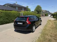 Gebraucht Volvo V60 Business Edition 150 PS (110 kW) 2015 Schwarz Kombi