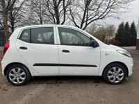 Gebraucht Hyundai i10 70 PS (51 kW) 2012 Weiß Kleinwagen