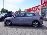Gebraucht VW Golf VIII R-line 131 PS (96 kW) 2023 Mondsteingrau Limousine
