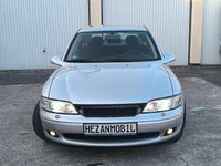 Second-hand Opel Vectra 101 CP (74 kW) 2002 Argintiu Berlinǎ