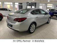 Gebraucht Opel Astra 140 PS (102 kW) 2013 Argonsilber/sovereign/switchblad (metallic) Limousine