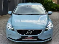 Gebraucht Volvo V40 Momentum 122 PS (89 kW) 2018 Blau Limousine