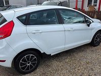 Gebraucht Ford Fiesta Titanium 82 PS (60 kW) 2009 Weiß Kleinwagen