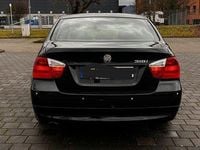 Gebraucht BMW 318 143 PS (105 kW) 2007 Schwarz Limousine