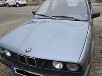 Gebraucht BMW 320 Basis 129 PS (94 kW) 1986 Grau Limousine