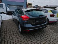 Gebraucht Ford Focus 100 PS (73 kW) 2015 Grau Kleinwagen