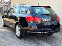 Gebraucht Opel Astra Edition 116 PS (85 kW) 2011 Schwarz Kombi