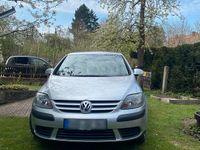 Second-hand VW Golf IV 102 CP (75 kW) 2005 Argintiu Berlinǎ