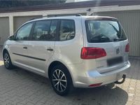Gebraucht VW Touran 105 PS (77 kW) 2014 Silber Van / Kleinbus