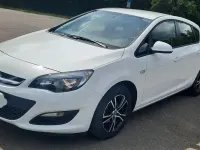Gebraucht Opel Astra Selection 116 PS (85 kW) 2015 Weiß Limousine