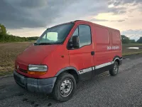 Käytetty Renault Master 114 HP (83 kW) 2001 Punainen Sedan