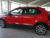Gebraucht VW Polo Cross 90 PS (66 kW) 2014 Flash rot Kleinwagen