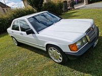 Gebraucht Mercedes 190 136 PS (100 kW) 1987 Weiß Limousine