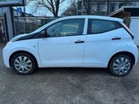Gebraucht Toyota Aygo 69 PS (50 kW) 2017 Weiß Kleinwagen