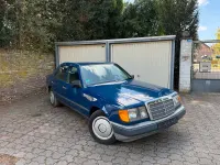 Gebraucht Mercedes E230 132 PS (97 kW) 1988 Blau Limousine