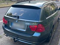 Gebraucht BMW 320 184 PS (135 kW) 2010 Schwarz Kombi