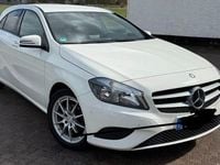 Gebraucht Mercedes A180 122 PS (89 kW) 2014 Weiß Limousine